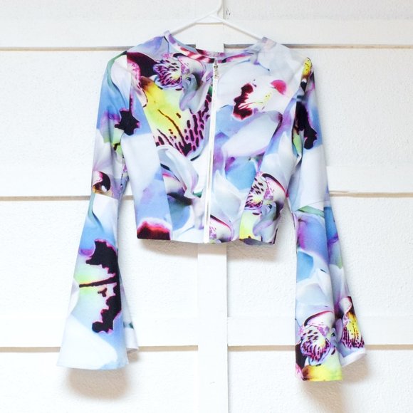 BEBE Radiant Orchid Floral Trumpet Bell Sleeve Crop Top Blouse | Size 2 - Picture 3 of 8